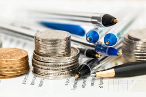 Hoe moet ik belastingaangifte doen na het overlijden van mijn echtgenoot?